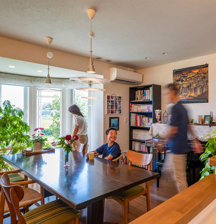 団らんする家族