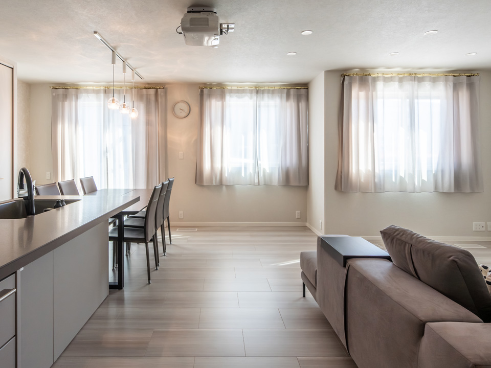 LDKに並んだ3つの窓