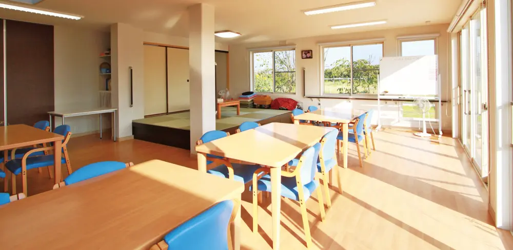 採光たっぷりのダイニング