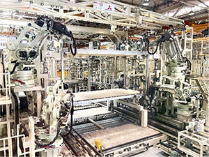 ユニット構造体の大型溶接ロボット