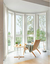 美しい弧を描くボウウインドウ