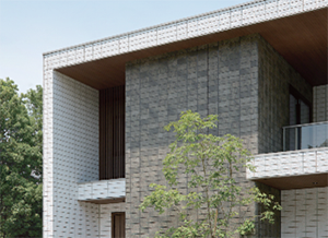 新開発の外壁「ルミナタイル」