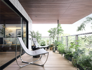 最大約4.2m  深い軒のテラス