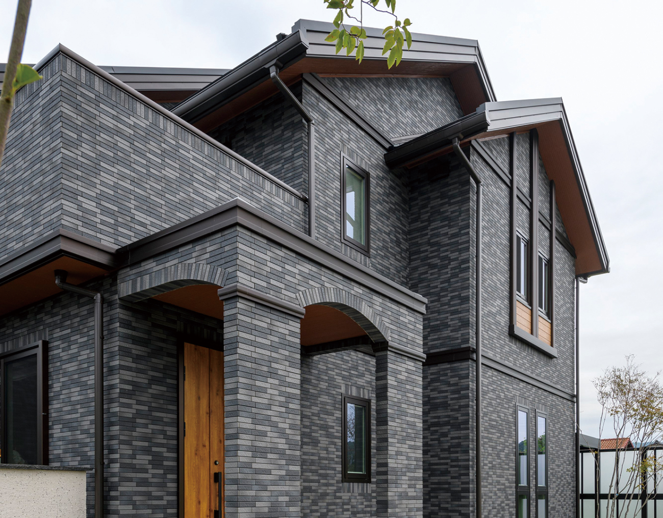 重厚感のあるタイル外壁