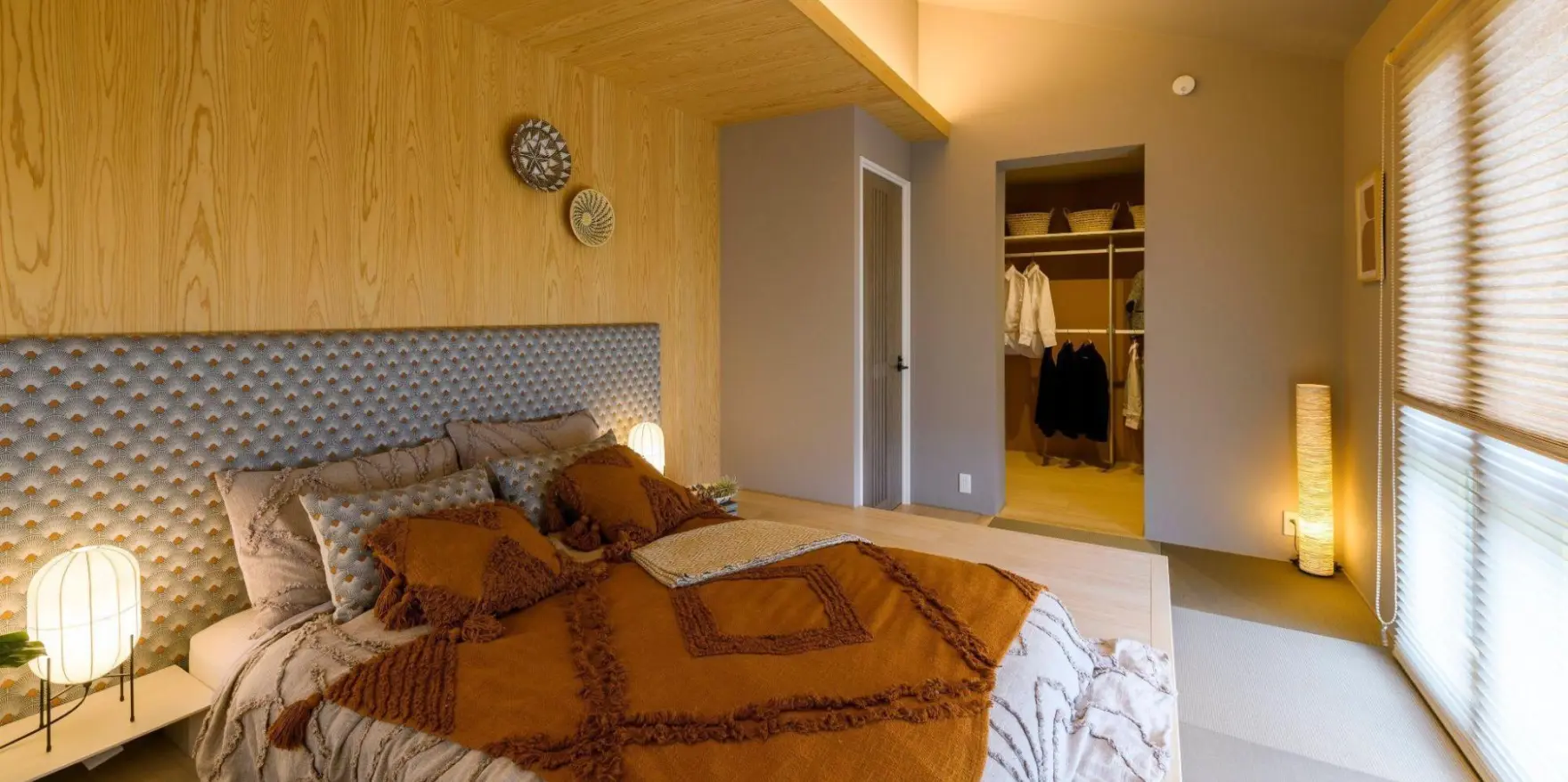 ウォークインクローゼットを併設した寝室