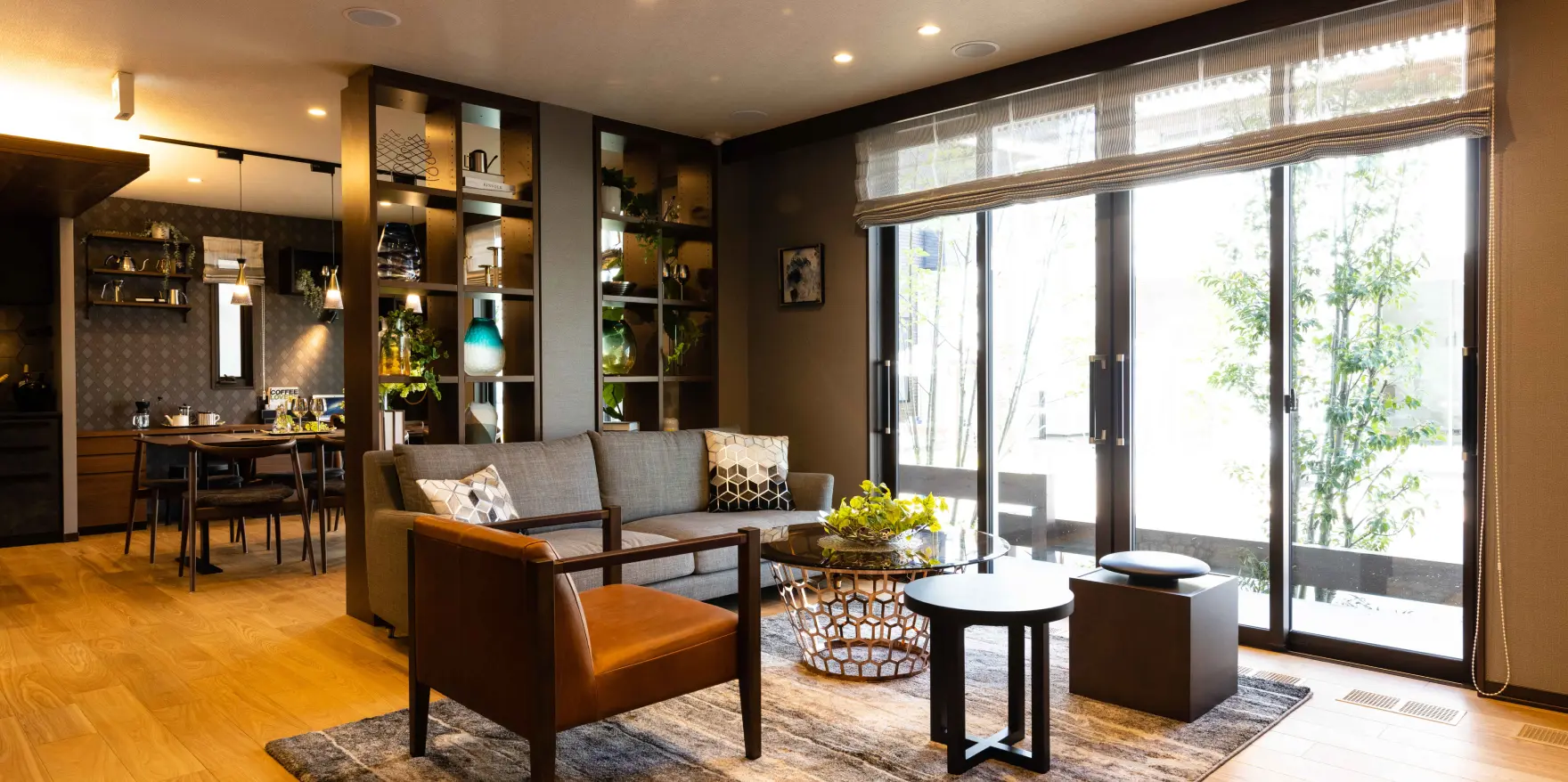 間仕切りとして設けた棚収納