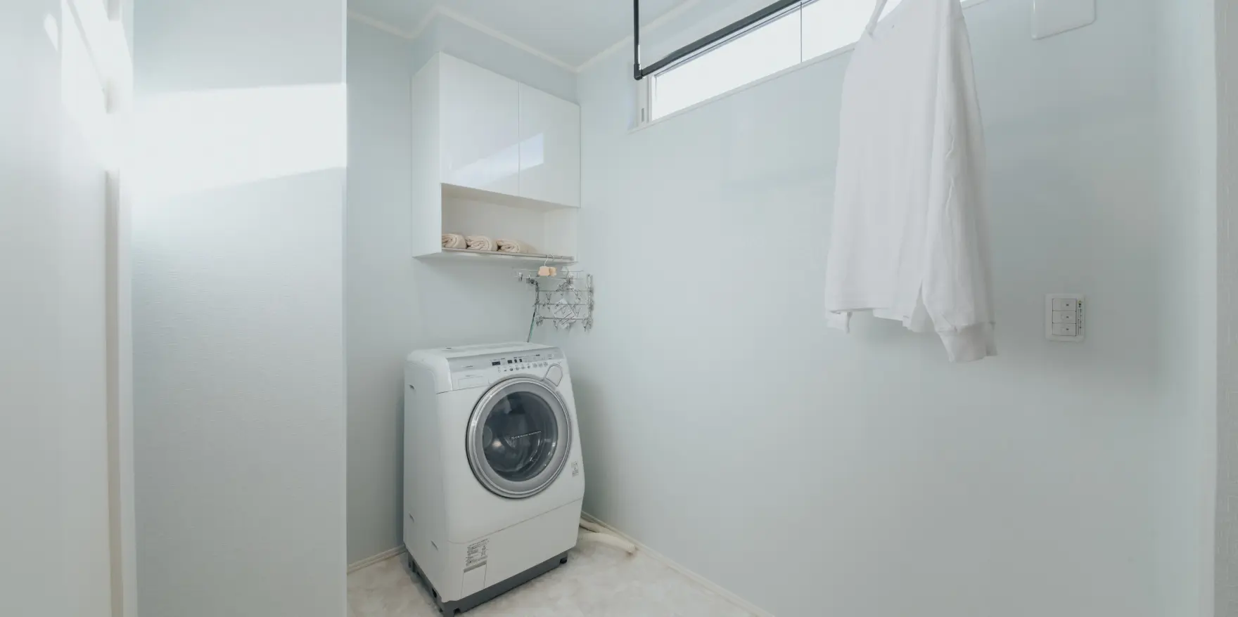 物干しスペースを併設したランドリールーム