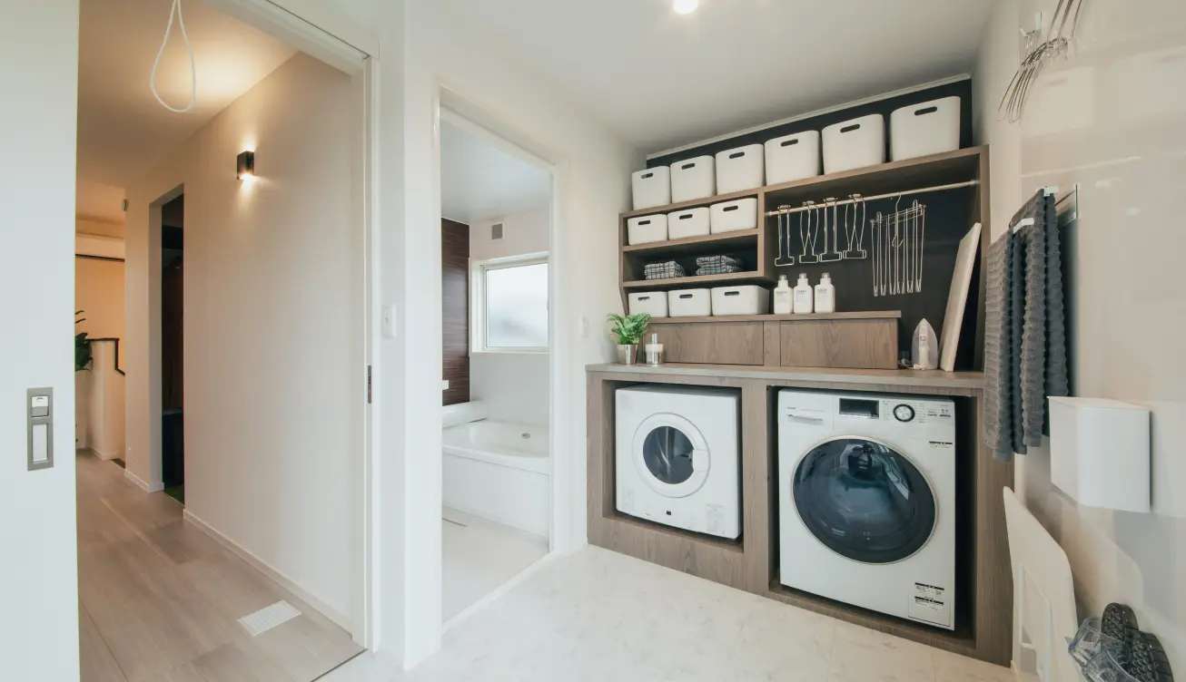 たっぷり収納のあるランドリールーム