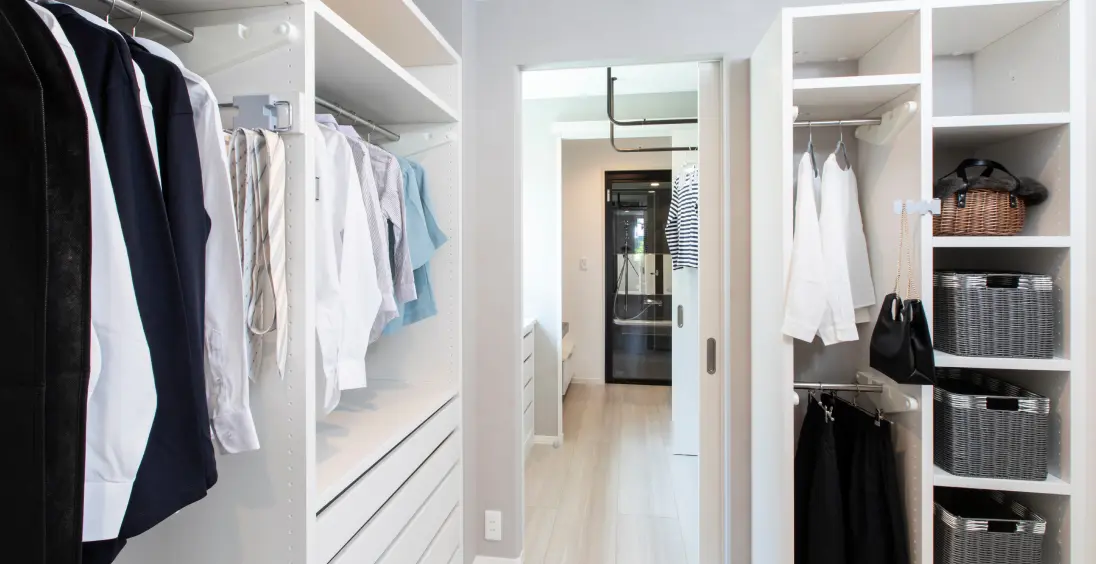 部屋干しスペースとつながるファミリークローゼット
