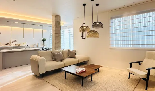 キッチンとほどよい距離感のリビング空間