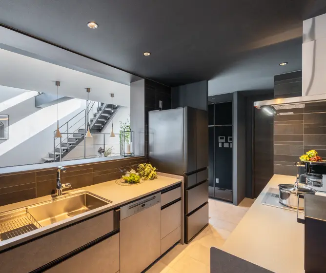 独立した二列型キッチン