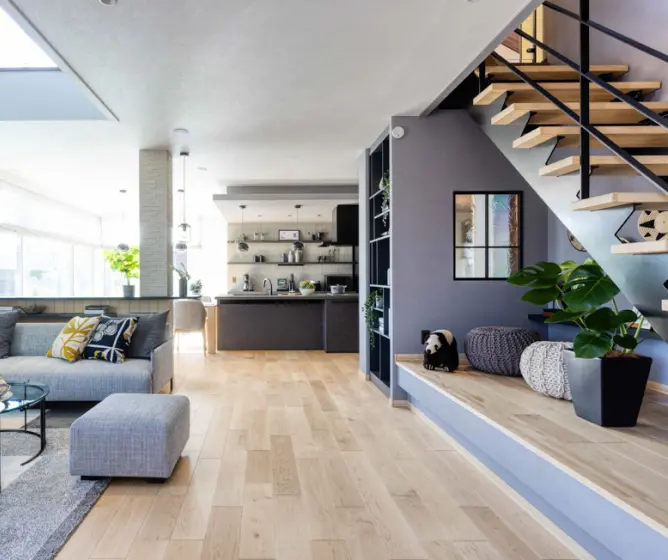 階段下ヌックに隣接したリビング