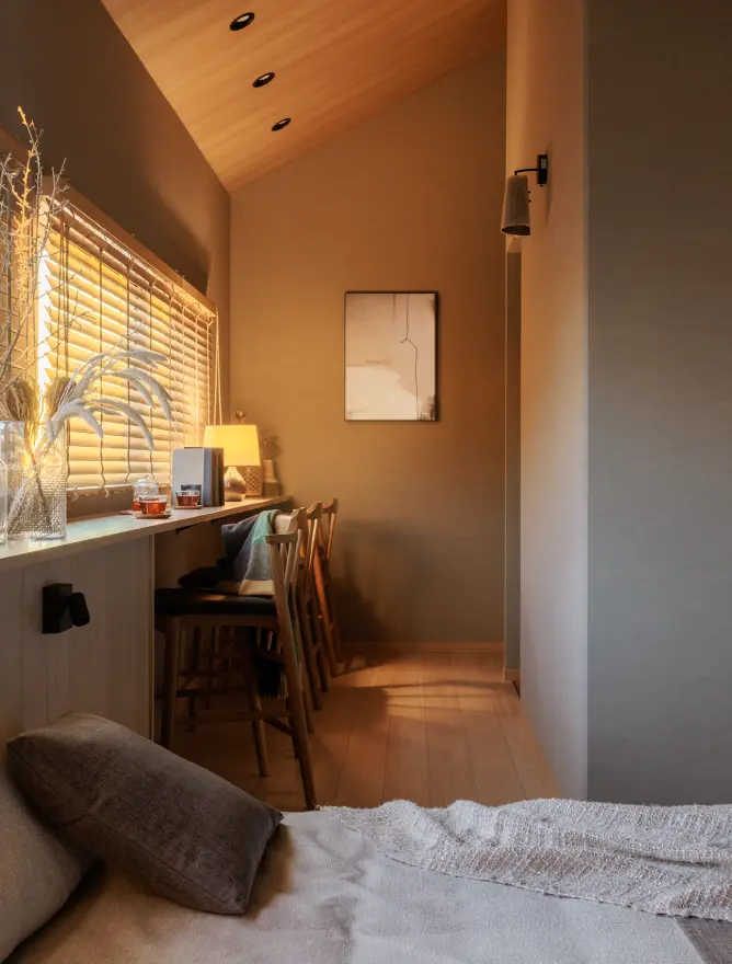 寝室奥の半個室タイプの書斎