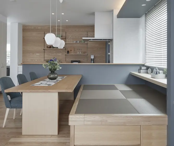 畳ベンチ横に設けた書斎