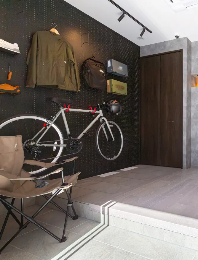 有孔ボードで見せる収納を作った玄関