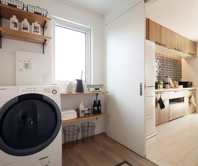 キッチンに隣接したランドリールーム