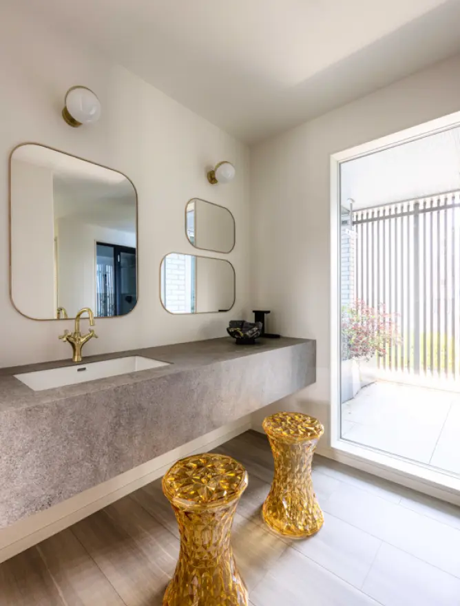 洗面室と隣接したバルコニー